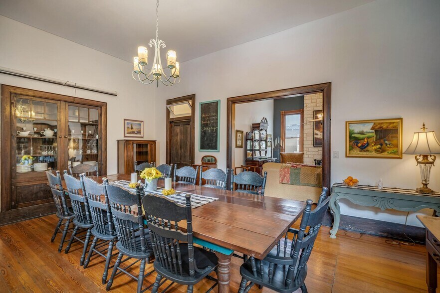 More Photos Of 225 W Craig Pl, San Antonio Hotel For Sale