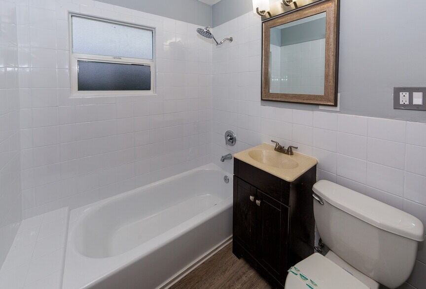 More Photos Of 1706 Sherman Pl, Long Beach Apartments For Sale