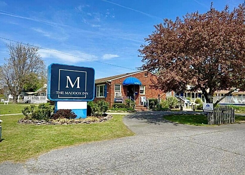 Primary Photo Of 6151 Maddox Blvd, Chincoteague Hotel For Sale