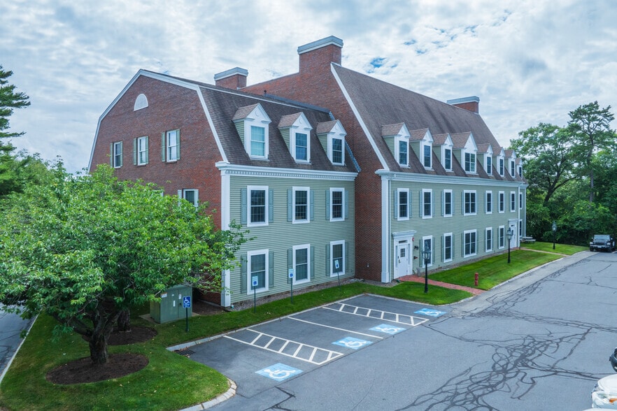 More Photos Of 10 Cedar St, Woburn Office For Sale