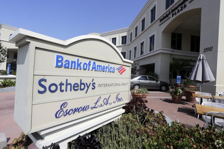 More Photos Of 11911 San Vicente Blvd, Los Angeles Office For Lease