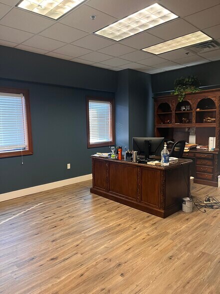 More Photos Of 227-229 Arnold Mill Rd, Woodstock Light Distribution For Lease