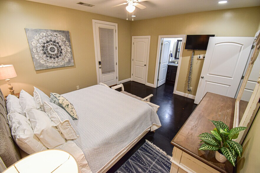 More Photos Of , Tuscaloosa Unknown For Sale