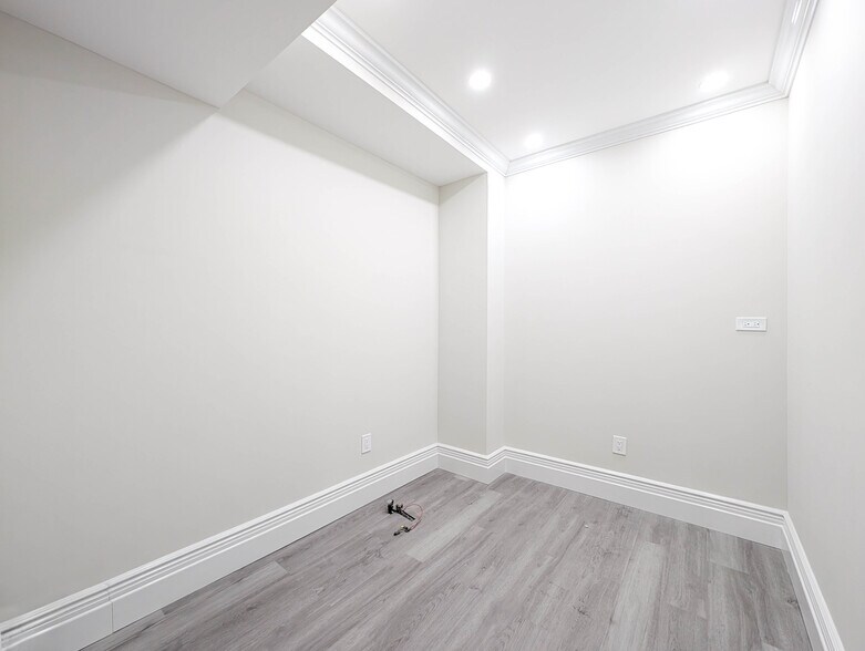 More Photos Of 140 W 58th St, New York Apartments For Lease