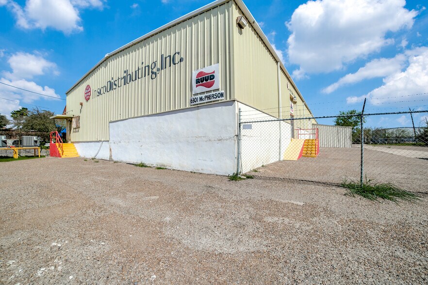 More Photos Of 6301 Mcpherson Rd, Laredo Distribution For Sale