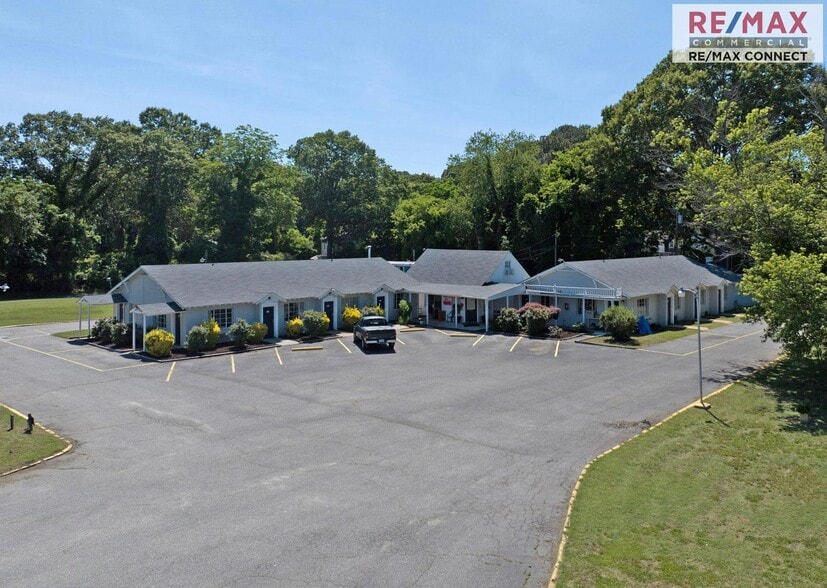 Primary Photo Of 1408 George Washington Mem Hwy, Gloucester Point Hotel For Sale