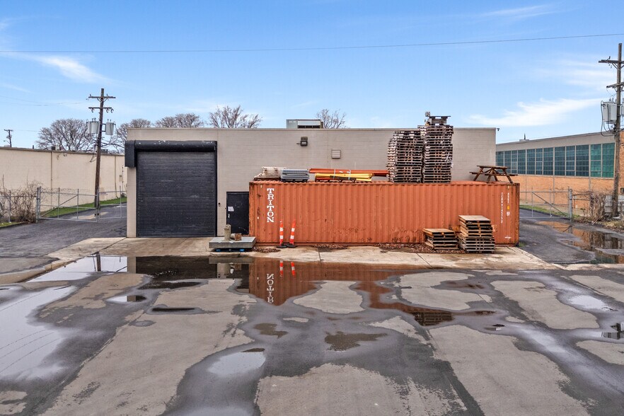 More Photos Of 12700 Inkster Rd, Redford Township Manufacturing For Sale