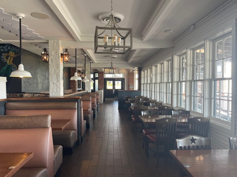 More Photos Of 905 E Gregory St, Pensacola Restaurant For Sale