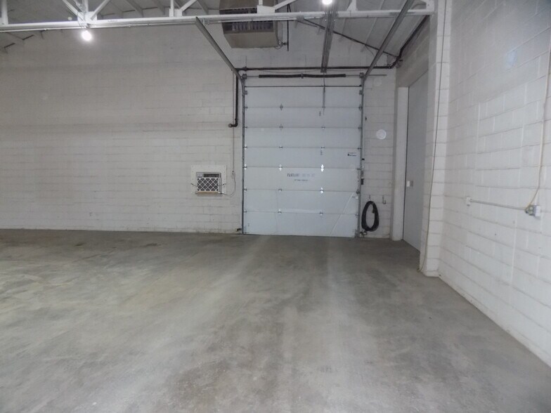 More Photos Of 1544 S Main St, Ottawa Distribution For Sale