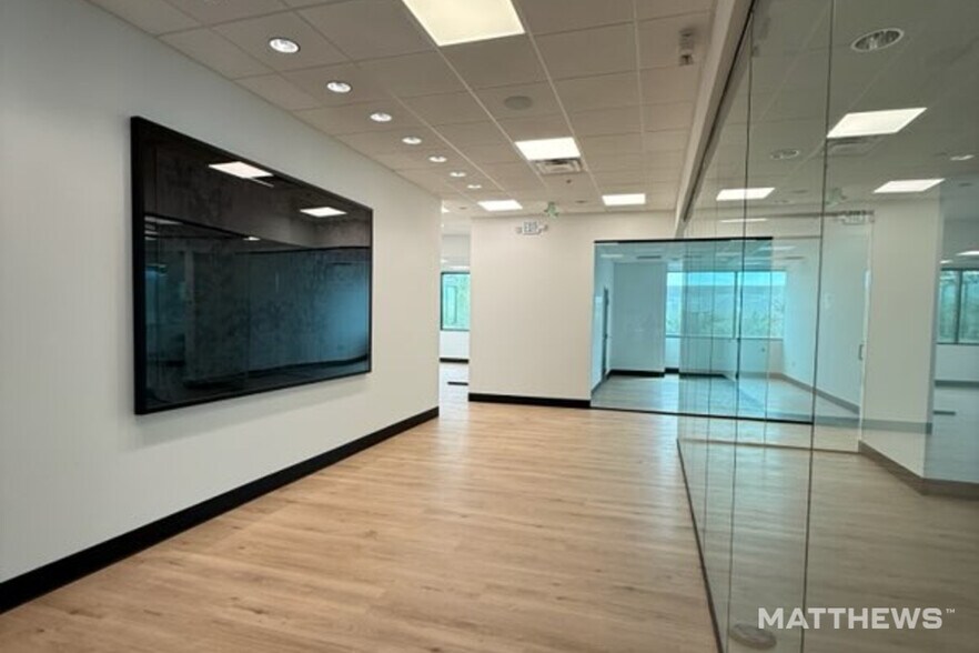 More Photos Of 15011 N 75th St, Scottsdale Office For Sale