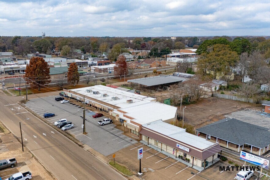 More Photos Of 98-110 E Main St, Senatobia Storefront For Sale