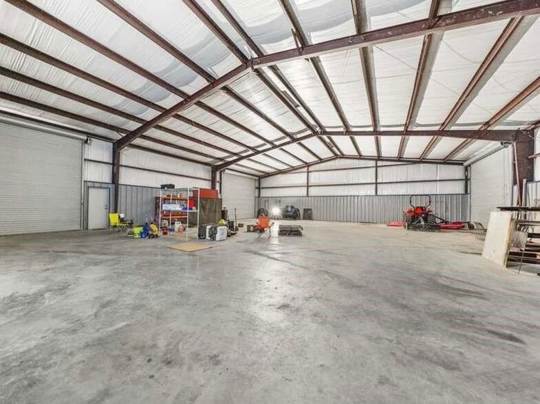 More Photos Of 202 W Stroker Rd, Crosby Warehouse For Lease