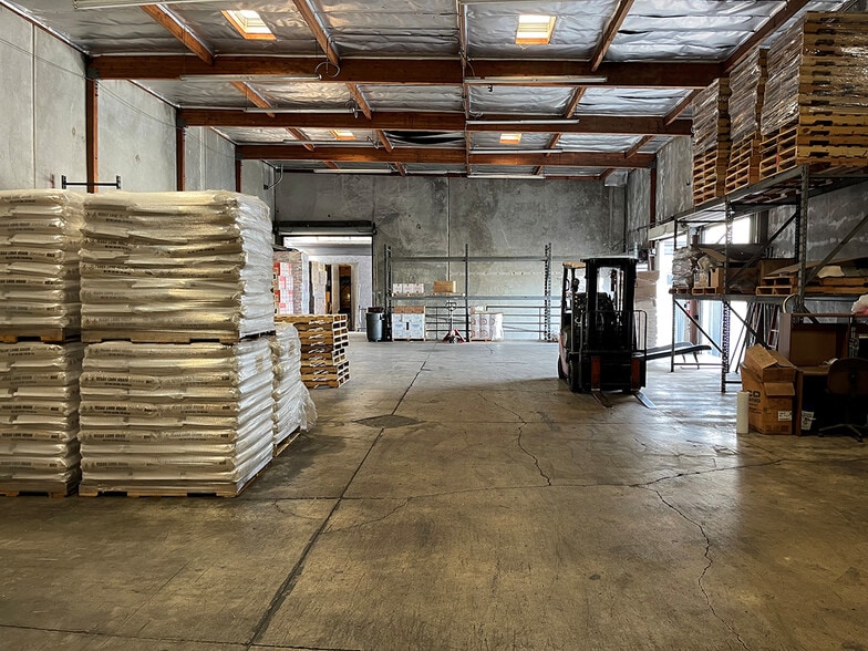 More Photos Of 204 W Ann St, Los Angeles Distribution For Lease