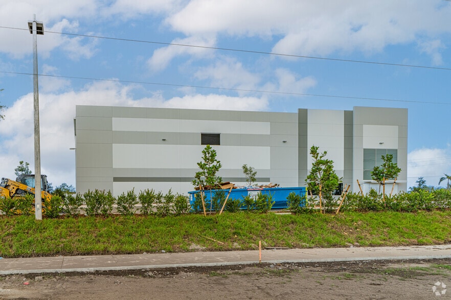 More Photos Of 3410 SW 26th Ter, Fort Lauderdale Warehouse For Lease