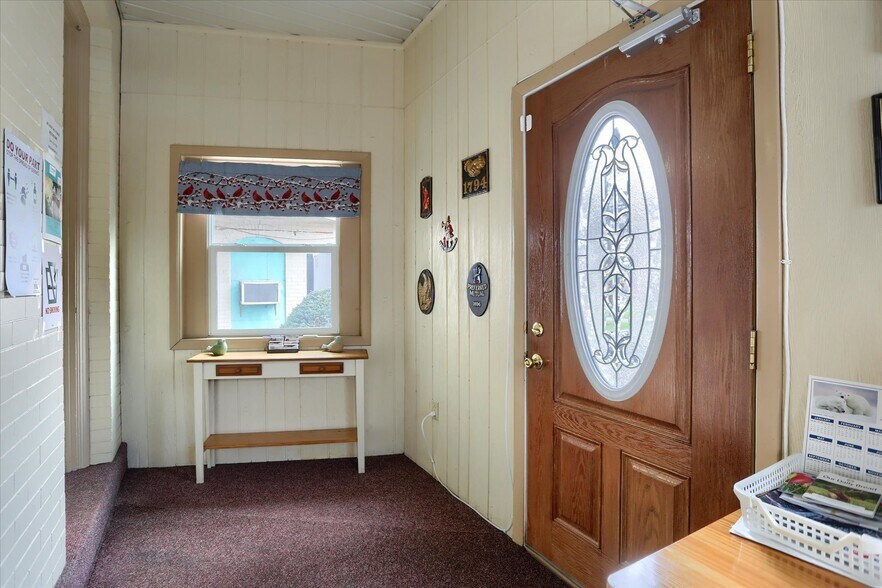 More Photos Of 3 S Market St, Shamokin Flex For Sale