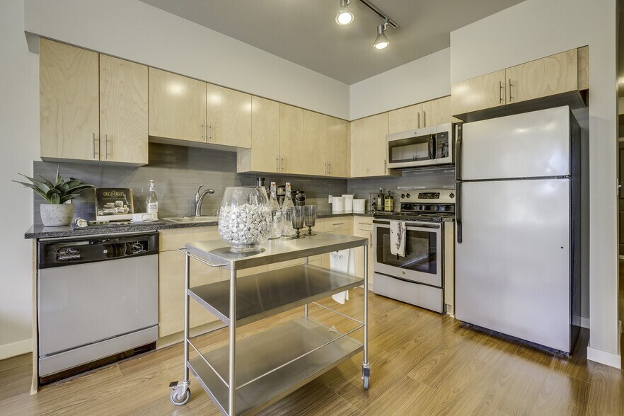 More Photos Of 1900 Queen Anne Ave N, Seattle Apartments For Lease