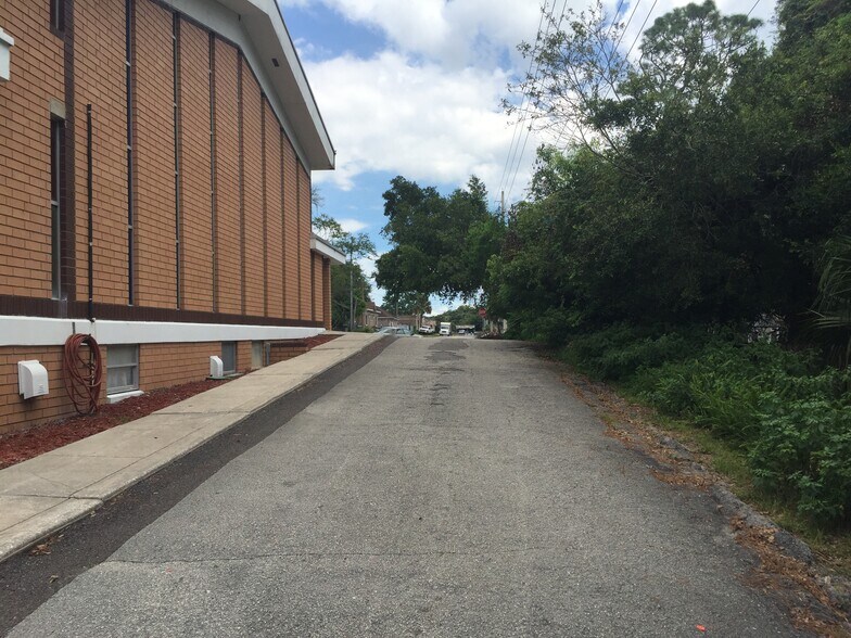 More Photos Of 6612 Arlington Expy, Jacksonville Schools For Lease