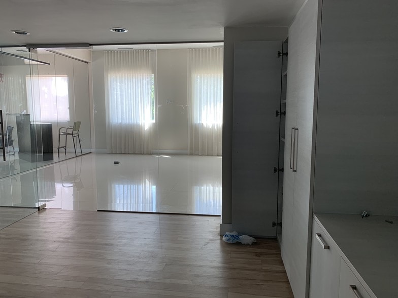 More Photos Of 201 N Ocean Dr, Hollywood Storefront Retail Office For Sale