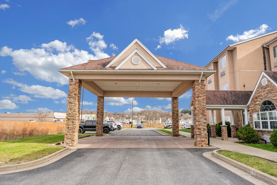 More Photos Of 20 Southland Dr, Fairmont Hotel For Sale