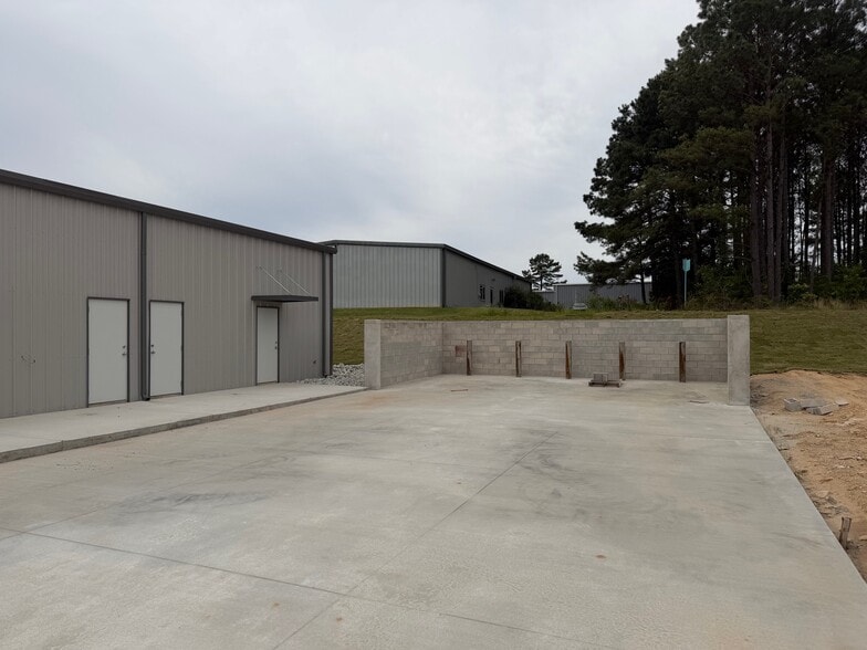 More Photos Of 2906 Westward Dr, Nacogdoches Business Park For Lease