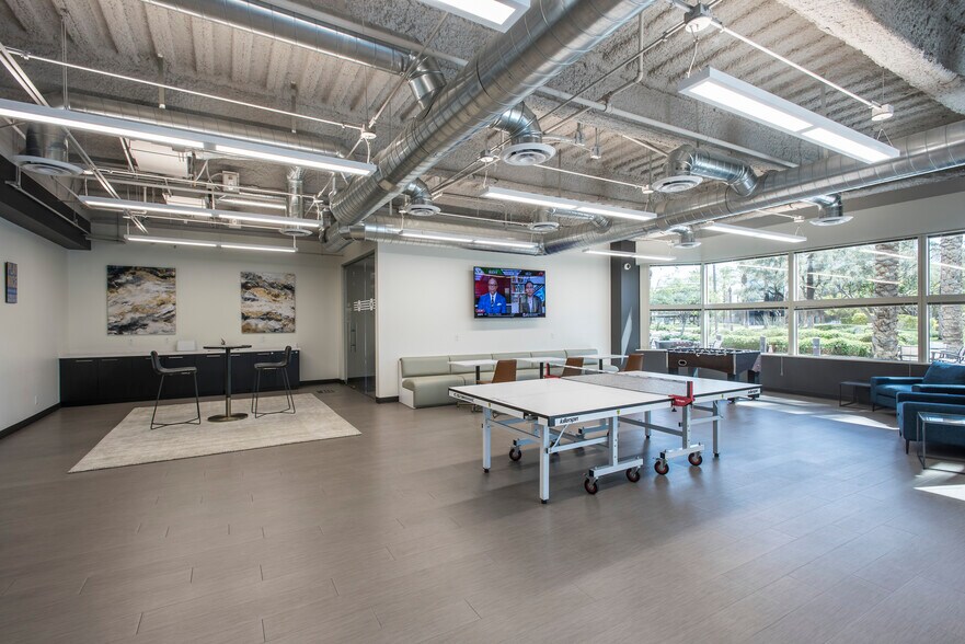 More Photos Of 410 N 44th St, Phoenix Office For Lease