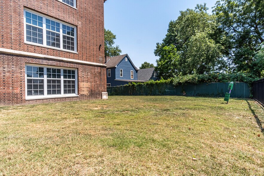 More Photos Of 7135 Canterbury Ave, Saint Louis Apartments For Sale