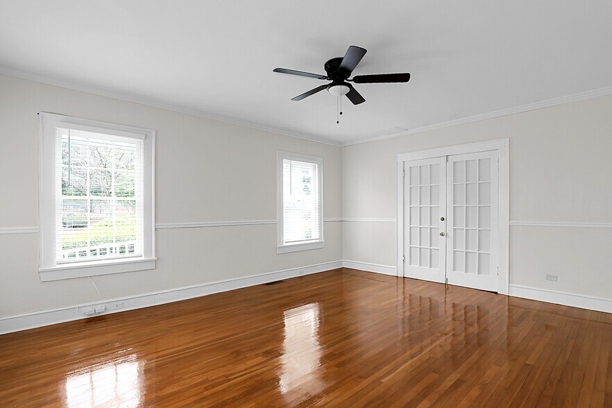 More Photos Of 228 E Poplar St, Griffin Office For Lease