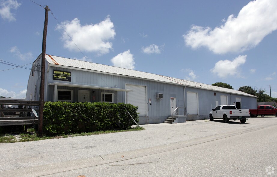 More Photos Of 715 5th St E, Bradenton Warehouse For Lease