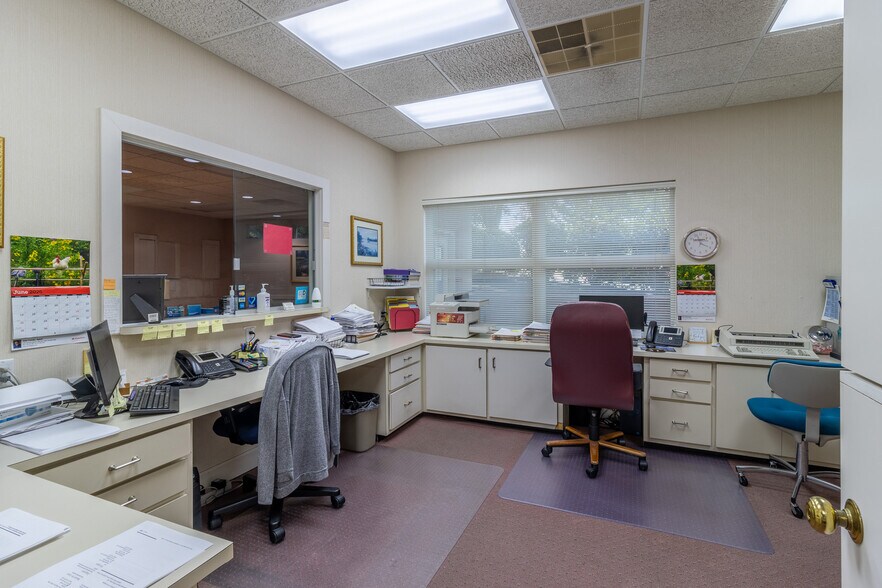 More Photos Of 1421 Ross Dr, Dalton Office For Sale
