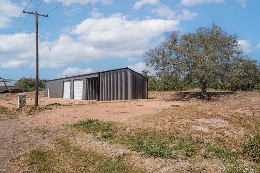 More Photos Of 101 Richards st, Brady Warehouse For Lease