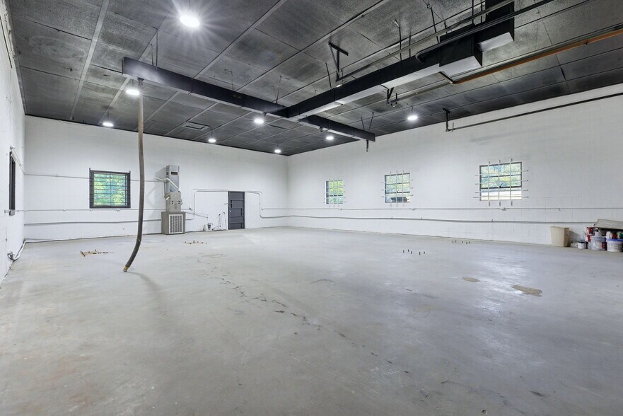 More Photos Of 702 W Dewitt Henry Dr, Beebe Freestanding For Sale