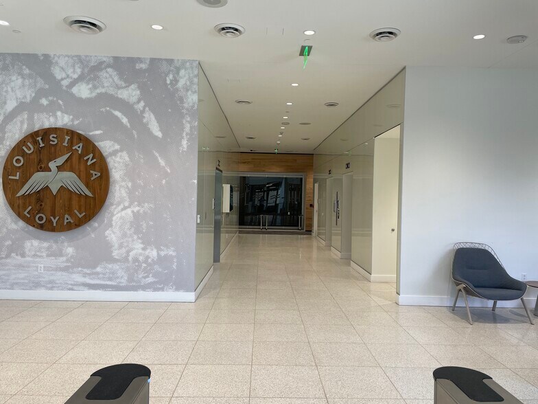 More Photos Of 2237 S Acadian Trwy, Baton Rouge Office For Lease