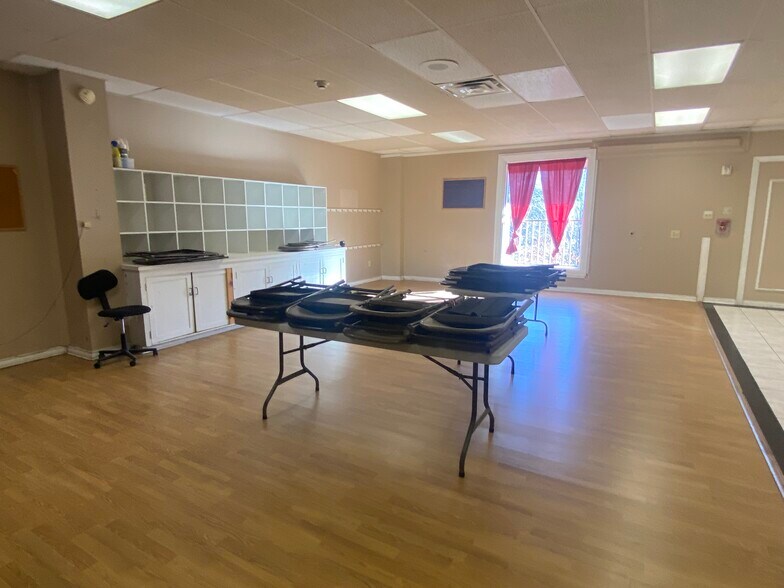 More Photos Of 111 W 5th St, Tyler Loft Creative Space For Sale