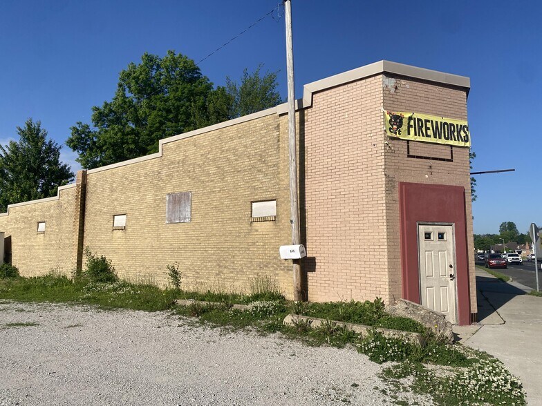 More Photos Of 640 W National Ave, Brazil Freestanding For Sale