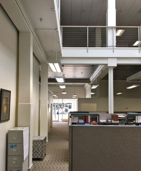 More Photos Of 323 E 2nd St, The Dalles Storefront Retail Office For Lease