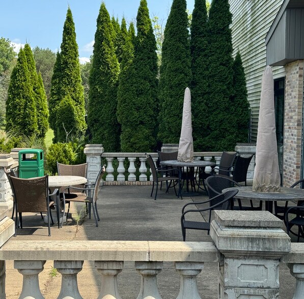 More Photos Of 1798 Holloway Dr, Holt Showroom For Sale