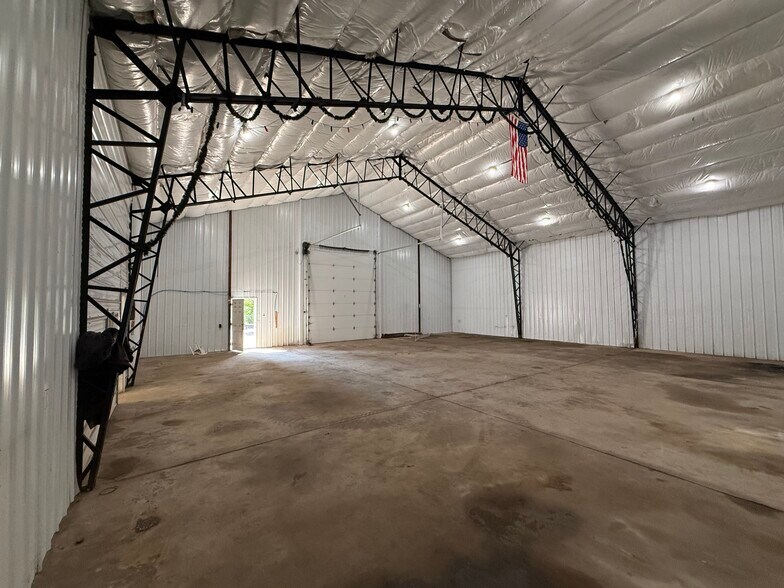 More Photos Of 8325-8327 Belding Rd NE, Rockford Warehouse For Lease