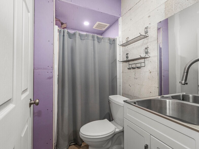 More Photos Of 2405 Mcneilly Ave, Pittsburgh Auto Repair For Sale