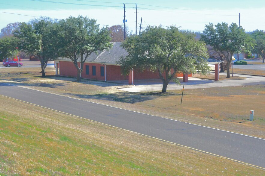 More Photos Of 4501 Northwest Freeway, Wichita Falls Loft Creative Space For Sale