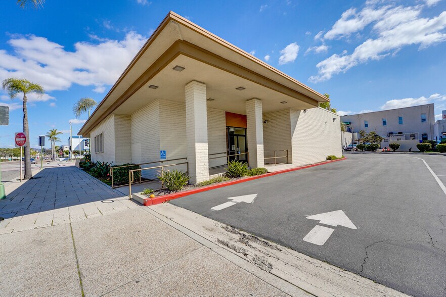 More Photos Of 125 N Broadway, Escondido Bank For Lease