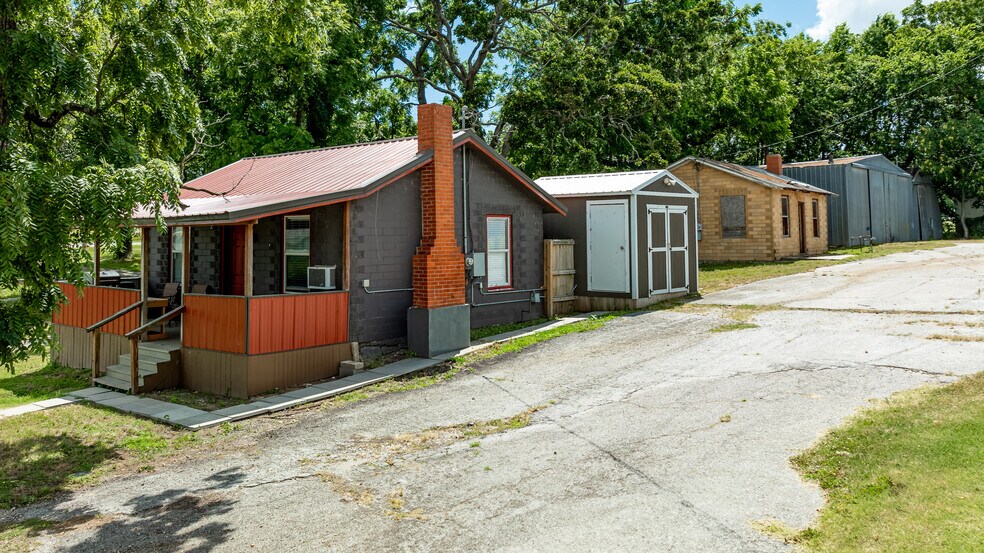 More Photos Of 1511 98th St NW, Grove Storefront For Sale