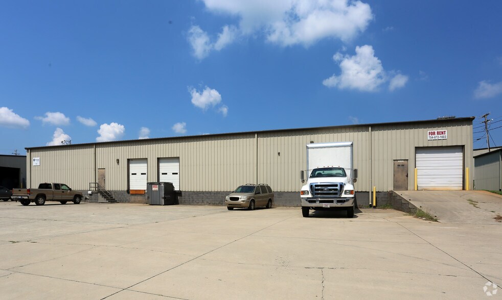 More Photos Of 1860 Weinig St, Statesville Warehouse For Lease