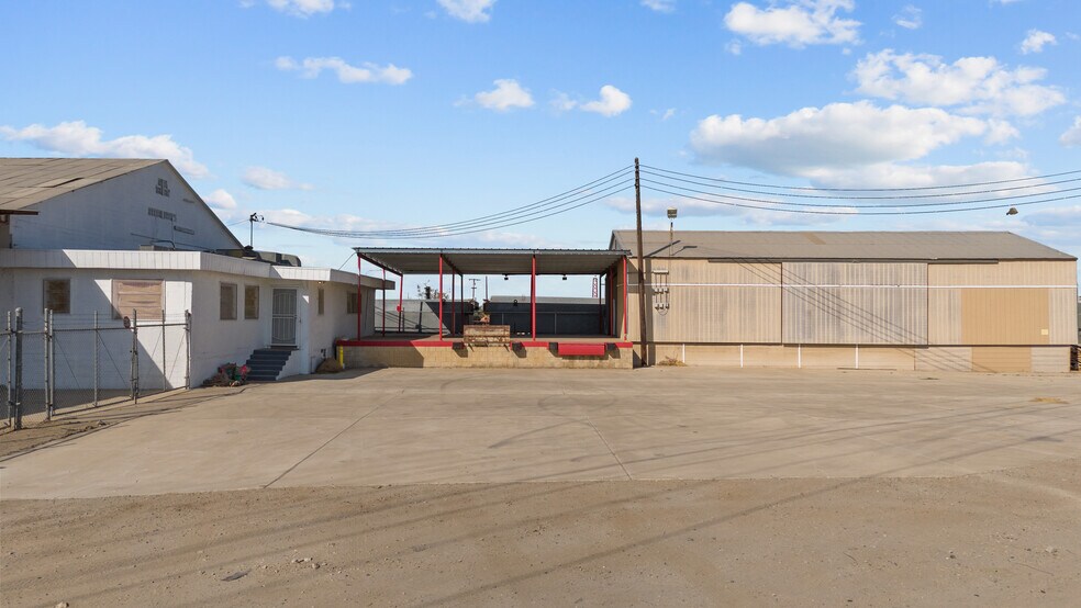 More Photos Of 550 Highway 46, Wasco Warehouse For Lease