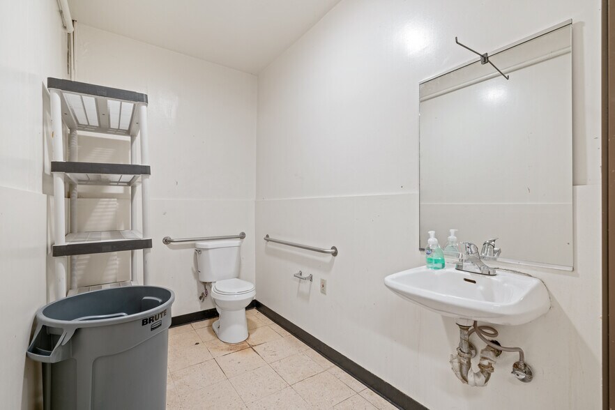 More Photos Of 2829 Mission St, San Francisco Storefront For Lease