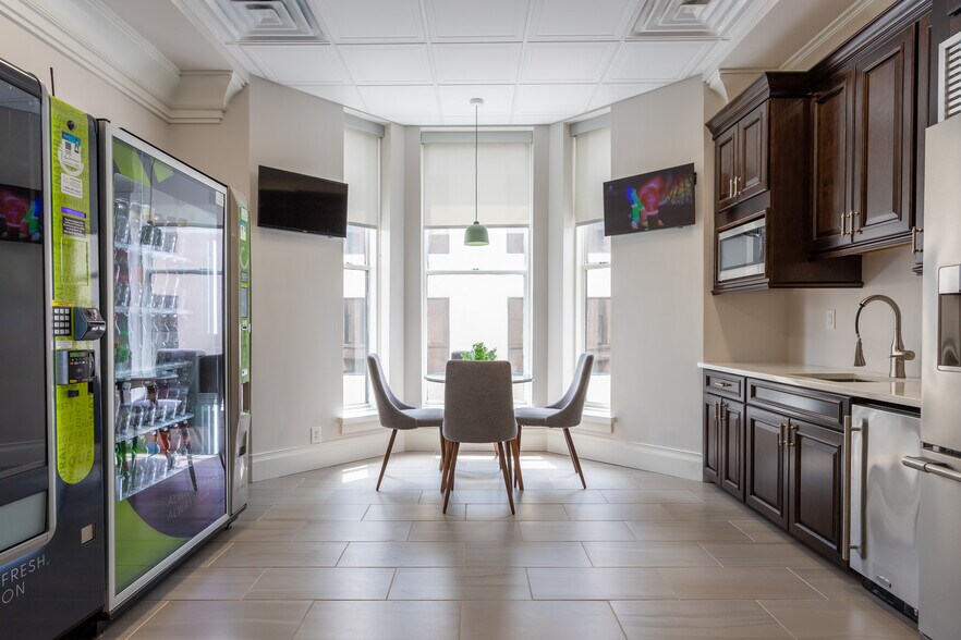 More Photos Of 125 S Elm St, Greensboro Office For Lease