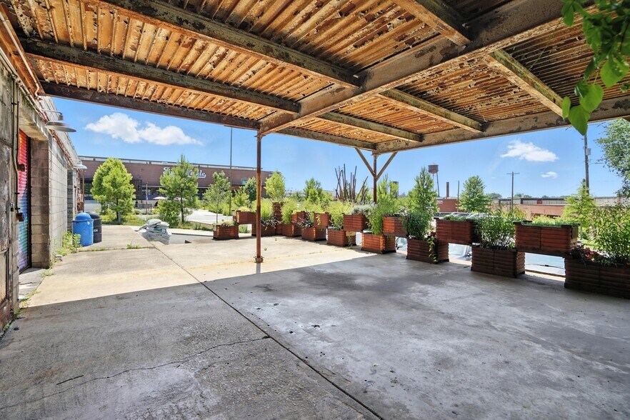 More Photos Of 1801 N Graham St, Charlotte Unknown For Lease