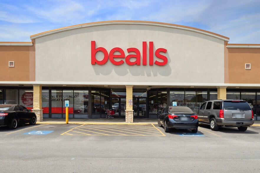 More Photos Of 1800 N Velasco St, Angleton Unknown For Lease