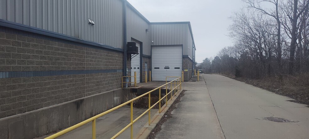 More Photos Of 26000-26200 Mound Rd, Warren Warehouse For Lease