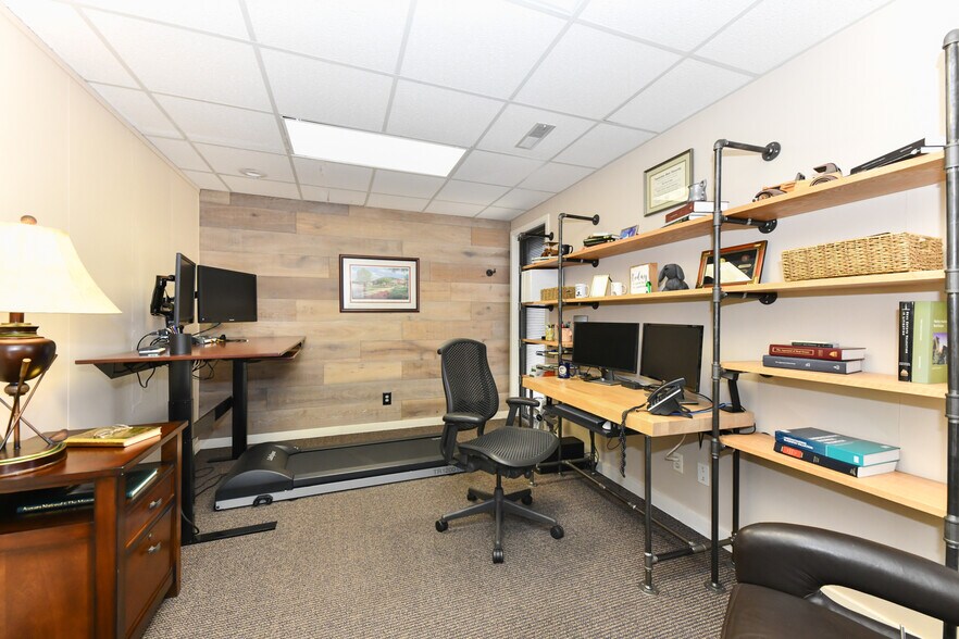 More Photos Of 3717 W Market St, Greensboro Office For Sale