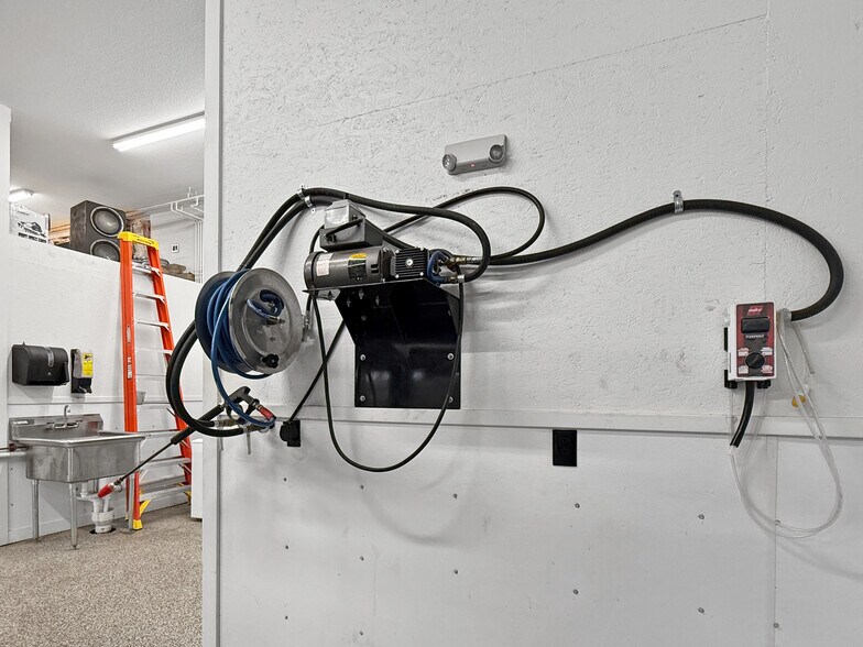 More Photos Of 204 S Main St, Woodward General Retail For Sale